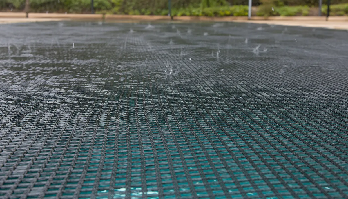 Rain draining through a mesh pool cover